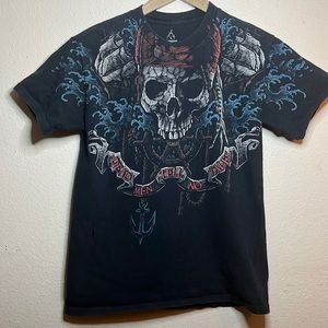 Disneyland Pirates of the Caribbean dead men tell no tales T-shirt